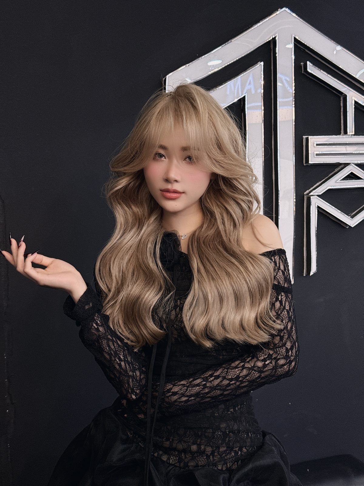 Khong gian salon toc Nhat Tam sang trong hien dai