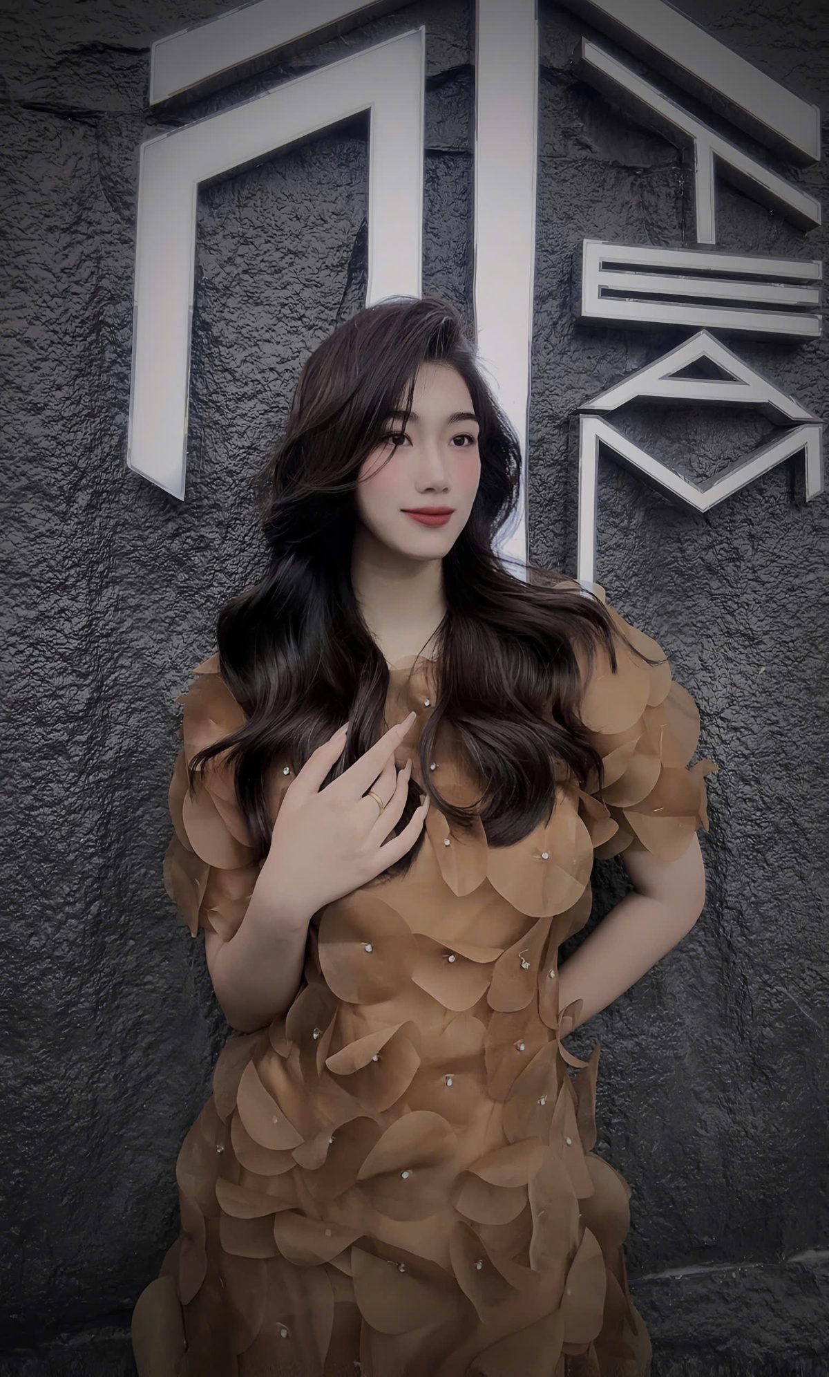 Soft loose curls created at Nhat Tam Hair Salon Hanoi