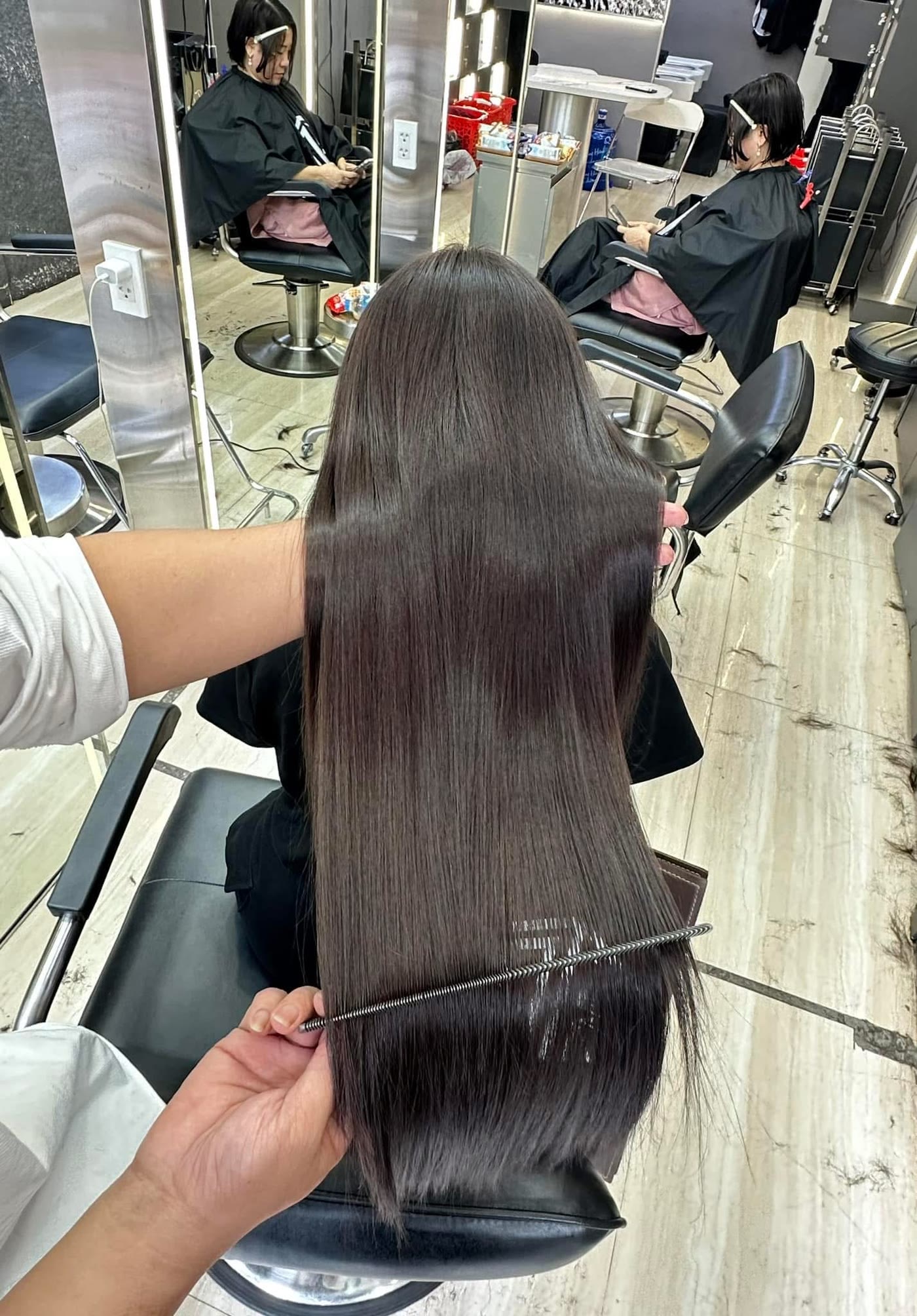 Khách nữ với kiểu blunt bob cắt thẳng tại Nhật Tâm Hair Salon
