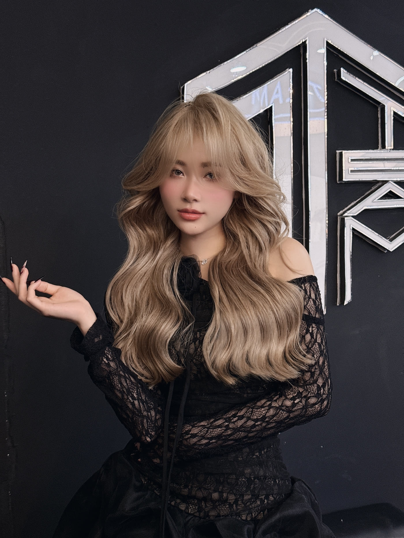 Các cấp bậc trong nghề tóc, từ thợ phụ đến senior stylist