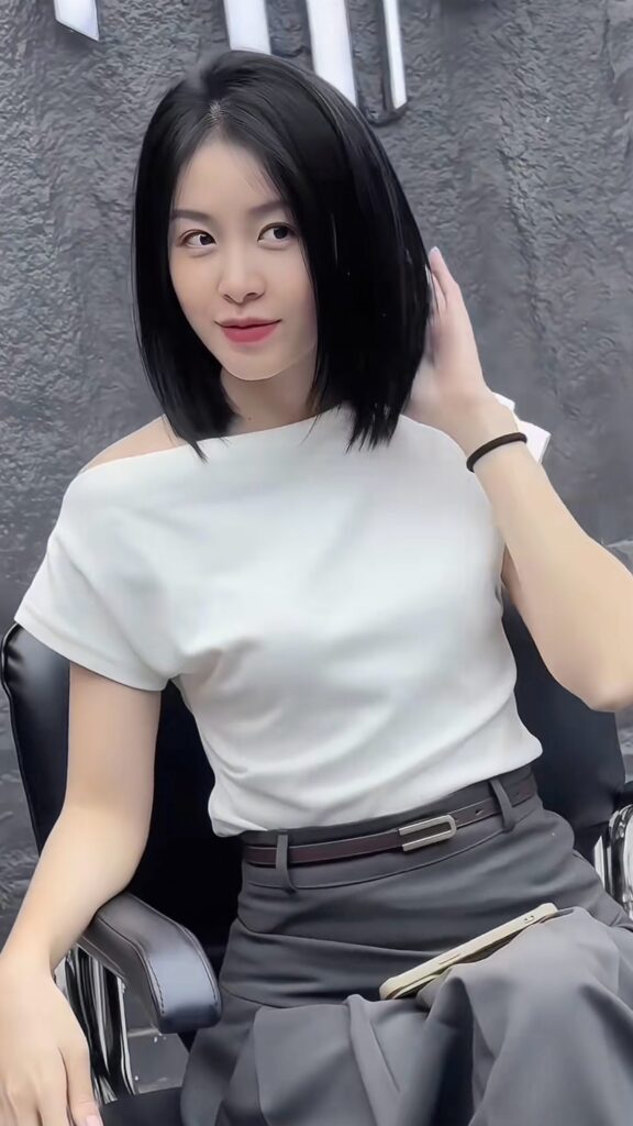 Khách hàng và nghệ sĩ tại Nhật Tâm Hair Salon