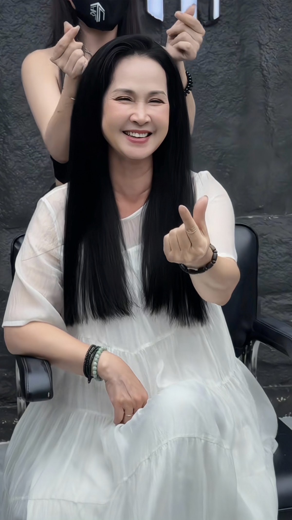 Nsnd Hương Bông tại Nhật Tâm Hair Salon