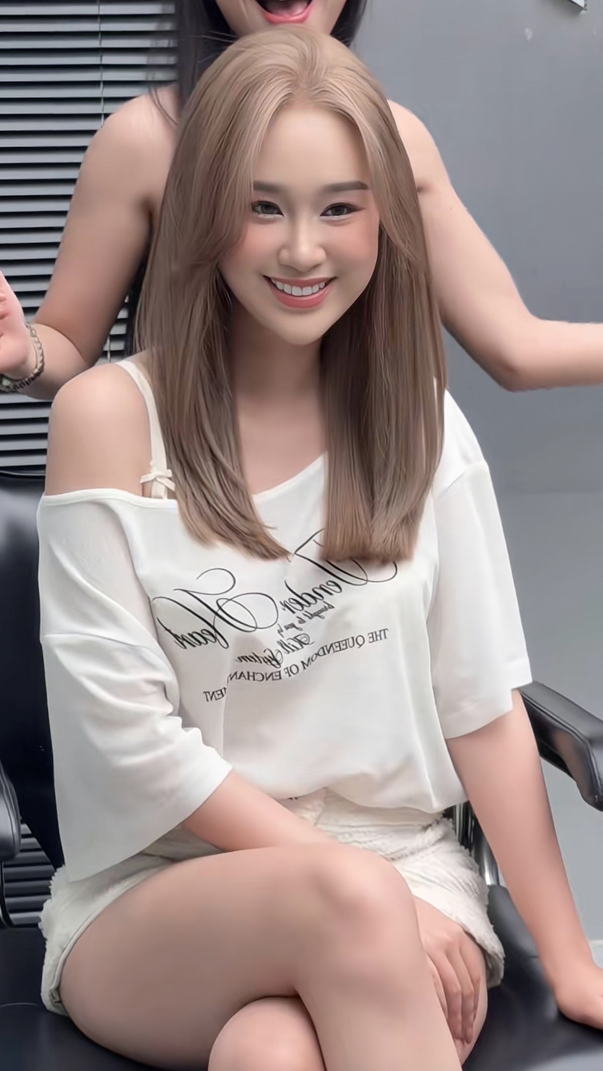 Diễn viên Hàn Trang tại Nhật Tâm Hair Salon
