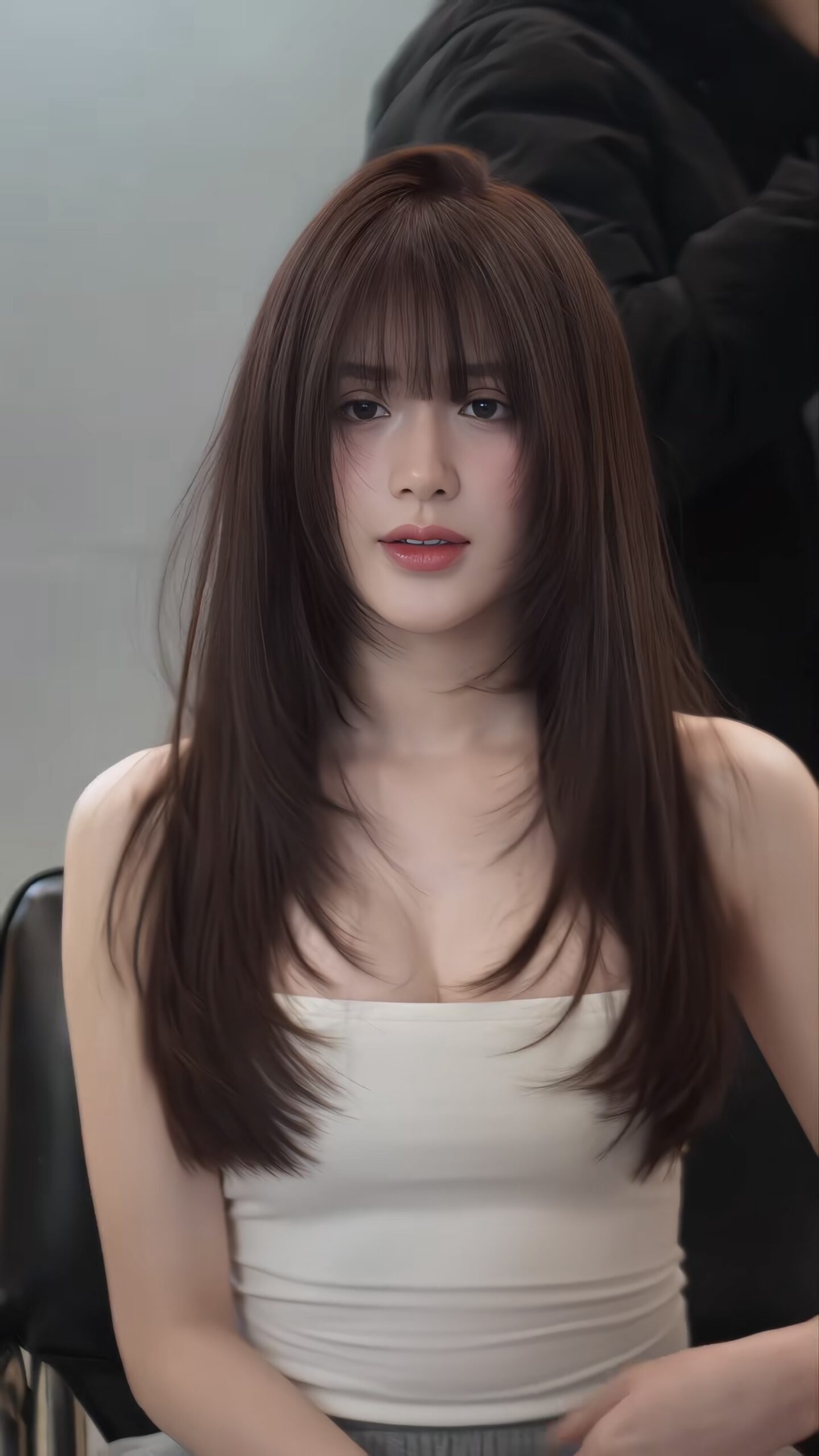 Nhuộm nâu bambi ấm sáng dịu, lên màu ngọt ngào dưới ánh sáng tự nhiên