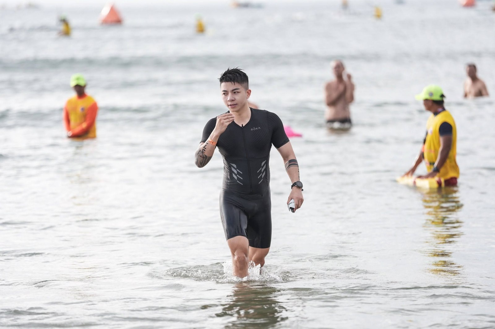 Phạm Nhật Tâm hoàn thành chặng bơi giải Ironman 70.3 Đà Nẵng