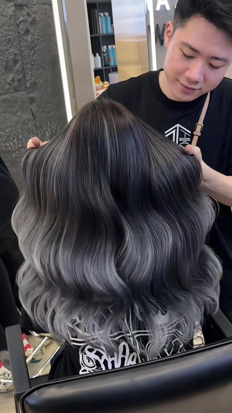 Tóc đen tự nhiên làm balayage lên nền khói sáng tại Nhật Tâm Hair Salon