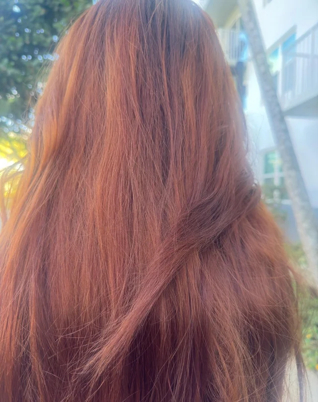Tóc nhuộm bị ánh vàng đồng và lên màu chưa đúng mong muốn
