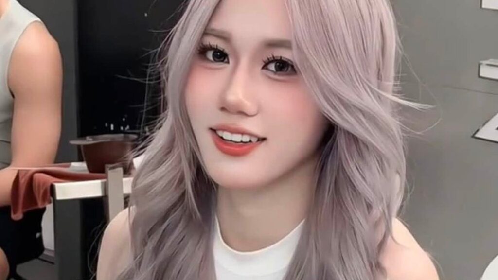 Tóc nhuộm màu sáng trên nền đã tẩy tại Nhật Tâm Hair Salon